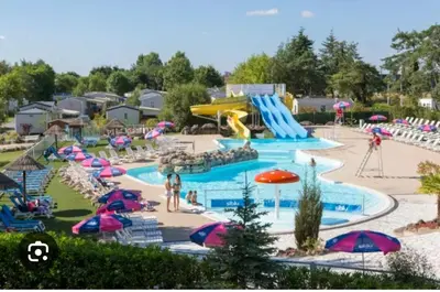 Piscine de l'établissement La réserve ou située à proximité