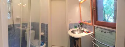 Salle de bains dans l'établissement MAISON AVEC MAGNIFIQUE JARDIN LANDES Lit et mixe
