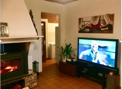 Télévision ou salle de divertissement dans l'établissement MAISON AVEC MAGNIFIQUE JARDIN LANDES Lit et mixe