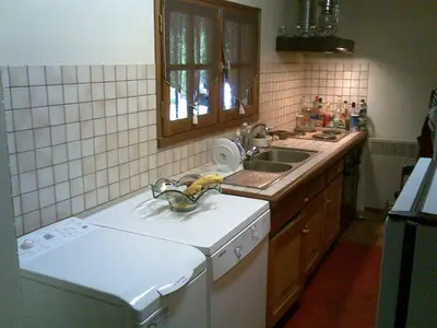 Cuisine ou kitchenette dans l'établissement MAISON AVEC MAGNIFIQUE JARDIN LANDES Lit et mixe