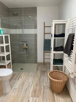 Salle de bains dans l'établissement Villa Océane
