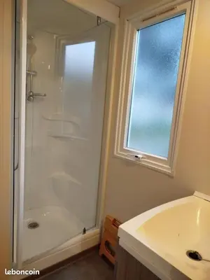 Salle de bains dans l'établissement mobil-home 6 couchage sur la côte landaise