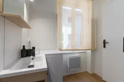 Cuisine ou kitchenette dans l'établissement Le mirailh Hyper centre, rénové, lave linge, wifi, coin nuit séparé