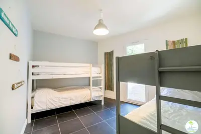 Un ou plusieurs lits dans un hébergement de l'établissement Villa Familiale avec Piscine 10 pers Biscarrosse