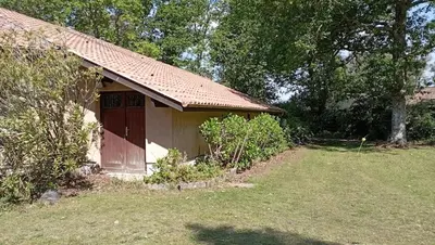 Jardin de l'établissement Charmant T1 avec jardin