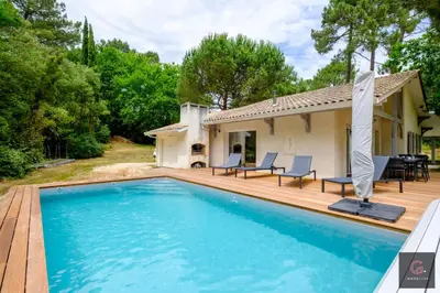Piscine de l'établissement Villa familiale avec piscine chauffée 8 pers Biscarrosse Golf ou située à proximité