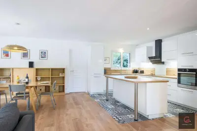 Cuisine ou kitchenette dans l'établissement Villa familiale avec piscine chauffée 8 pers Biscarrosse Golf