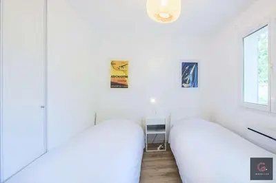 Un ou plusieurs lits dans un hébergement de l'établissement Villa familiale avec piscine chauffée 8 pers Biscarrosse Golf