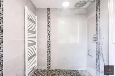 Salle de bains dans l'établissement Villa familiale avec piscine chauffée 8 pers Biscarrosse Golf