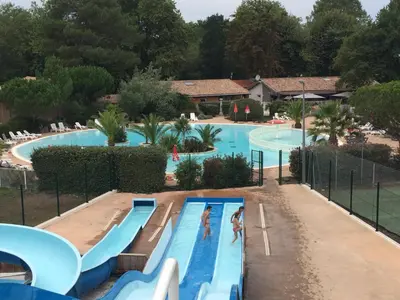 Piscine de l'établissement la teste de buch chalet 143 ds domaine loisirs ou située à proximité