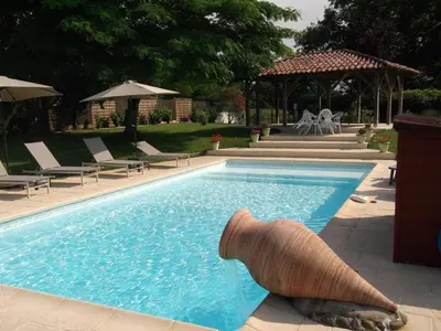 Piscine de l'établissement Gîte Le Grand Landais - La Forge De Clermont ou située à proximité