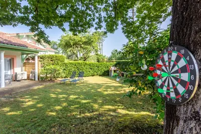 Jardin de l'établissement Proche lac : Maison avec beau jardin