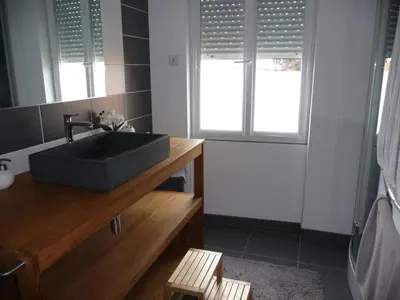 Cuisine ou kitchenette dans l'établissement Maison de ville tout confort