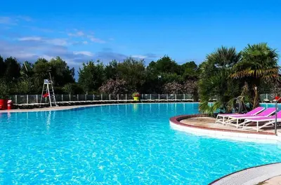 Piscine de l'établissement Feel MH 129 ou située à proximité