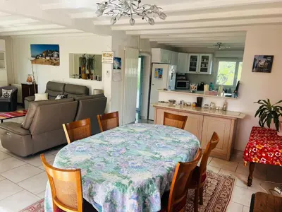 Plan de l'établissement Villa La Hume proche port plage commodités Bassin d'Arcachon avec piscine chauffée