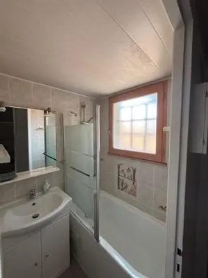 Salle de bains dans l'établissement Les Cottages 1 - Appartement au bord de l'océan