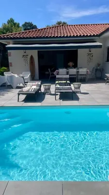 Piscine de l'établissement VILLA ALAÏA neuve avec piscine, pétanque proche plage et golf ou située à proximité