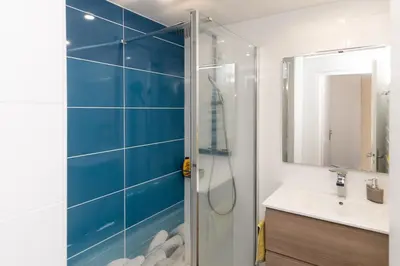 Salle de bains dans l'établissement Appartement Lac marin