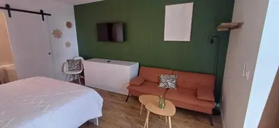 Coin salon dans l'établissement Le petit Arrigade
