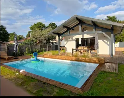 Piscine de l'établissement Villa Voltaire ou située à proximité