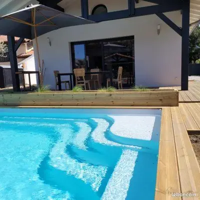 Piscine de l'établissement Villa Voltaire ou située à proximité