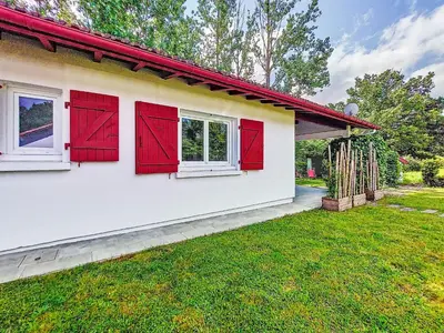 Jardin de l'établissement Holiday Home L'imprévu by Interhome