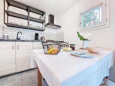 Cuisine ou kitchenette dans l'établissement Holiday Home L'imprévu by Interhome