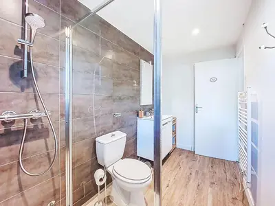 Salle de bains dans l'établissement Holiday Home L'imprévu by Interhome