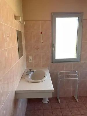 Salle de bains dans l'établissement Maison au calme avec jardin