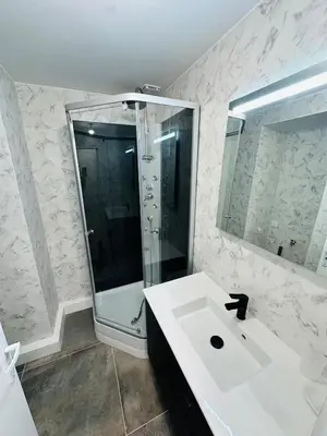 Salle de bains dans l'établissement Appartement tout neuf avec patio - 31