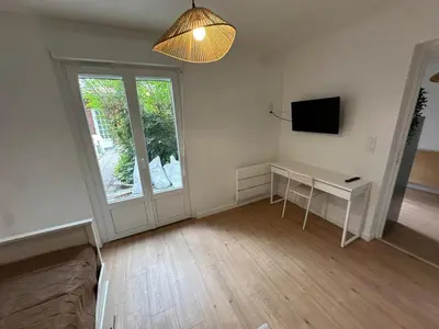 Télévision ou salle de divertissement dans l'établissement Appartement tout neuf avec patio - 31