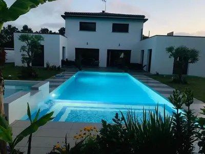Piscine de l'établissement Villa de luxe tout confort ou située à proximité