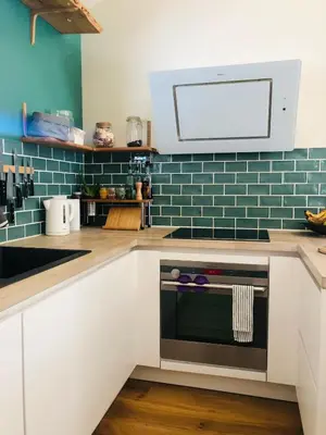 Cuisine ou kitchenette dans l'établissement Villa OHANA - au calme et proche des plages, idéale pour les familles