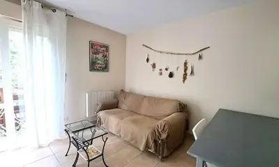 Coin salon dans l'établissement Clos Diris B107