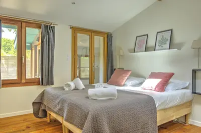 Un ou plusieurs lits dans un hébergement de l'établissement La Maison des Lilas - Proche du bassin