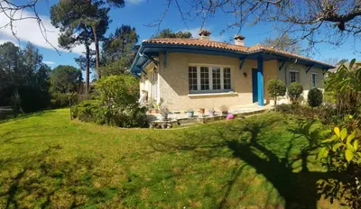 Jardin de l'établissement Au petit Ruisseau, maison à Capbreton