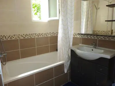 Salle de bains dans l'établissement Appartement de 2 chambres en rez-de-chaussée d'une maison