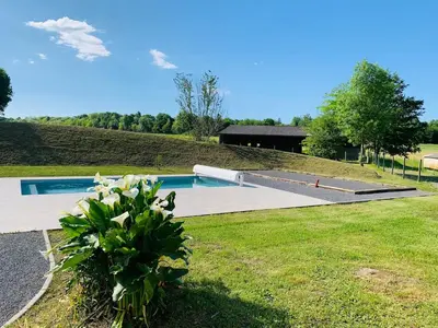 Piscine de l'établissement Maison familiale au vert avec piscine et pétanque ou située à proximité