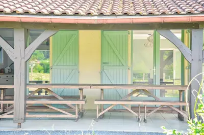 Terrasse ou espace extérieur de l'établissement Maison familiale au vert avec piscine et pétanque