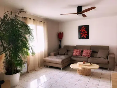 Coin salon dans l'établissement Maison paisible avec jardin - proche du lac de Sanguinet