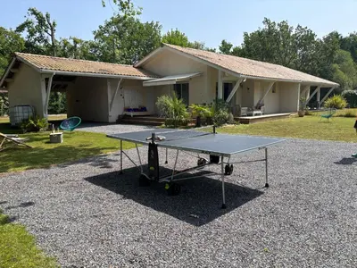 Tennis de table au sein de l'établissement Agréable Maison 2 chambres 4 pers, grand jardin ou à proximité