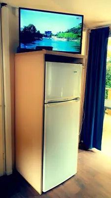 Cuisine ou kitchenette dans l'établissement Mobile home location a la semaine
