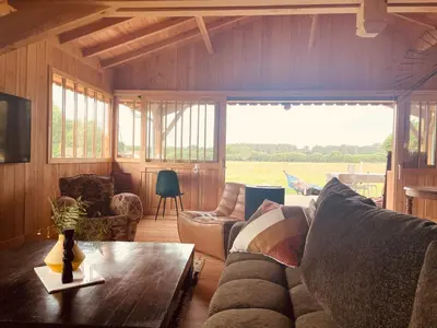 Coin salon dans l'établissement Belle maison contemporaine en bois des Landes - Proche Contis Plage - Océan