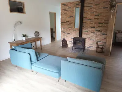 Coin salon dans l'établissement Maison avec rivière