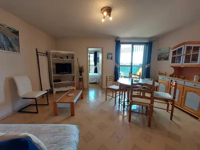 Coin salon dans l'établissement Appartement T2 au centre de Vieux-Boucau avec parking privé, proche des plages - FR-1-239-1136