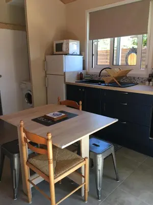 Cuisine ou kitchenette dans l'établissement Mon chalet