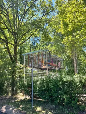 Jardin de l'établissement Camping 4 étoiles Mobile home 4 à 6 personnes