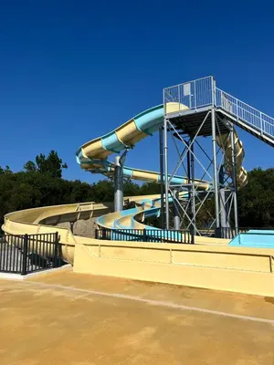 Piscine de l'établissement Camping 4 étoiles Mobile home 4 à 6 personnes ou située à proximité