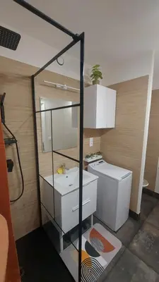 Salle de bains dans l'établissement Mimizan Plage - Grand Studio 3 étoiles - 1 à 4 pers - Tout confort - 6 mn à pieds de la plage