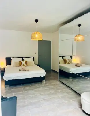 Un ou plusieurs lits dans un hébergement de l'établissement Villa d'exception à Capbreton proche des plages
